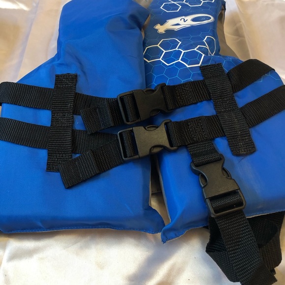 Youth Life Vests Coast Guard Approved for 30-50lbs Like New this is for 2 vests - Picture 4 of 5